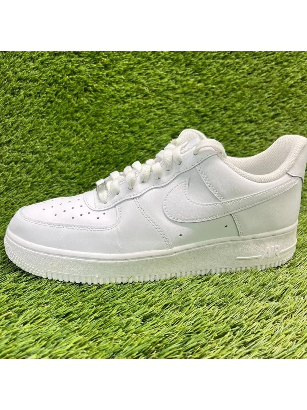 Nike Air Force 1 '07 Low Mens Size 9.5 White Athletic Lifestyle Shoes Sneakers
